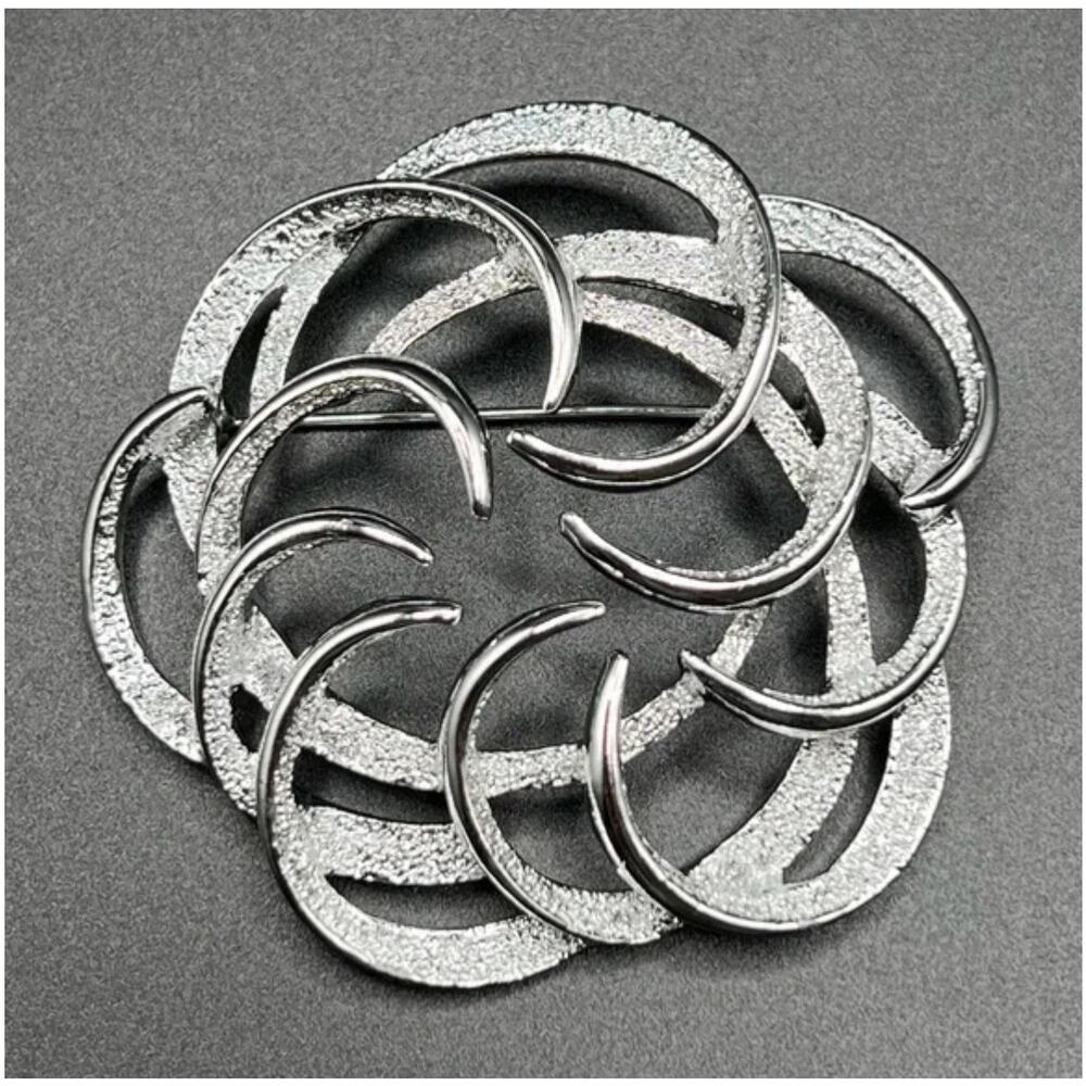 Vintage Sarah Coventry Silvertone “Tailored Swirl” Brooch